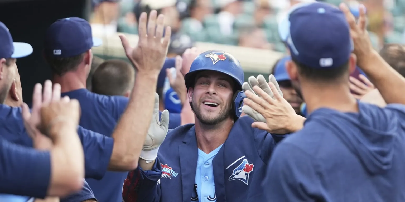 Setelah intentional walk sebelumnya, Clement membalas dendam dengan pukulan penentu