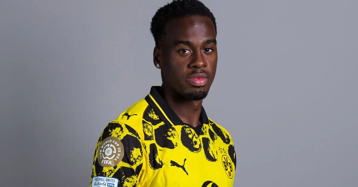 Resmi: Chelsea Rekrut Jamie Gittens dari Borussia Dortmund