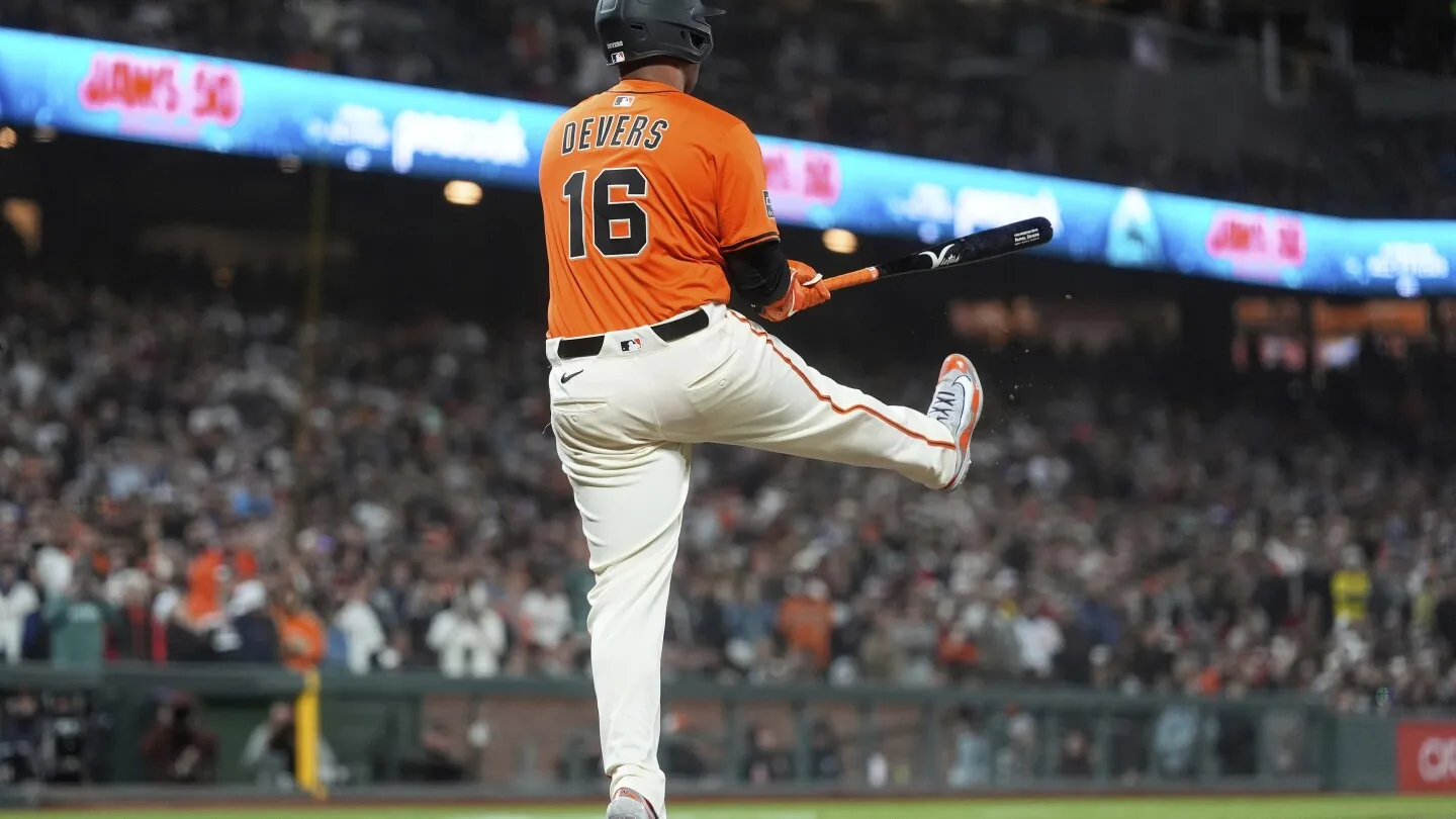 Rafael Devers Jelaskan Kesediaannya Bermain First Base untuk Giants tapi Tidak untuk Red Sox